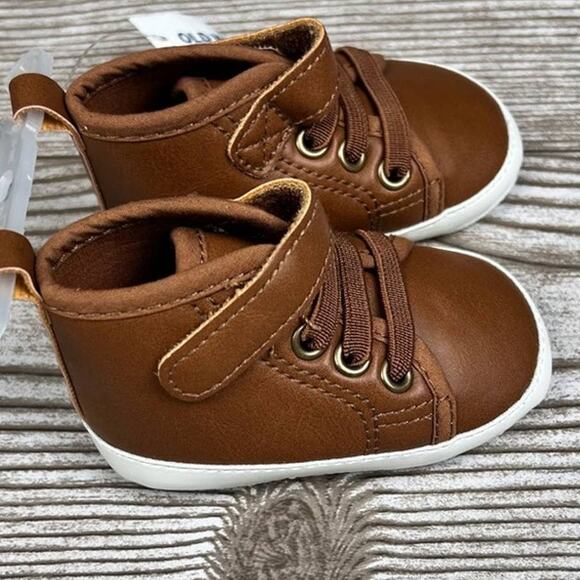 Old Navy  Boys Cognac Brown Crib Style Boots Sz 0-3M - Picture 10 of 13